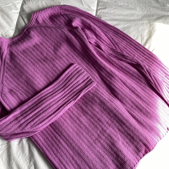 BANANA REPUBLIC LIGHTWEIGHT V NECK FILPUCCI ITALIAN YARN RIBBED FITTED SWEATER - Picture 6 of 10